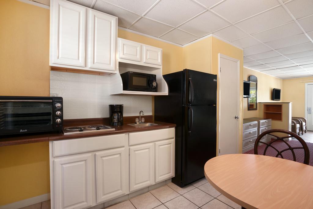Days Inn By Wyndham Ocean City Oceanfront Exterior photo