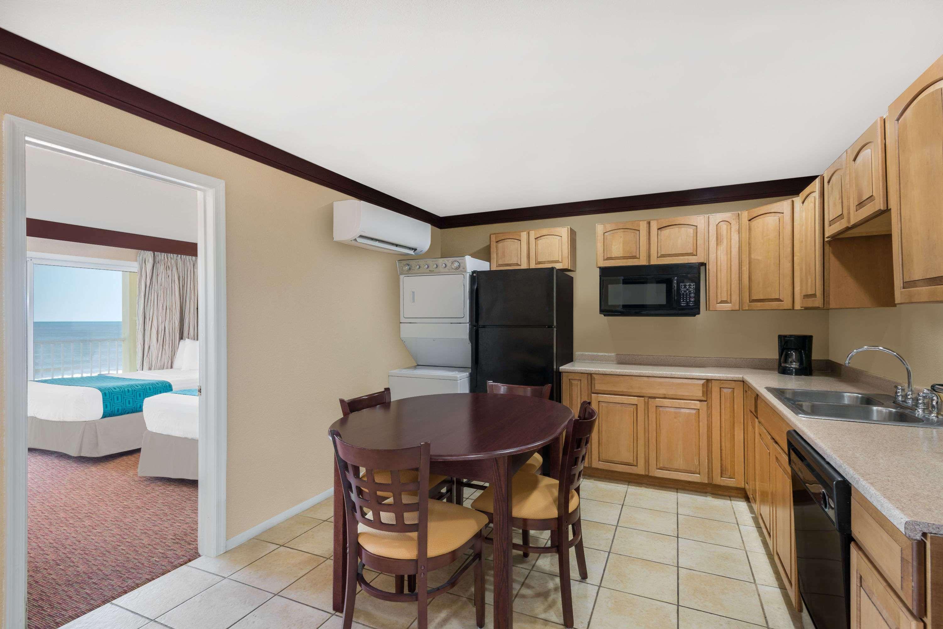 Days Inn By Wyndham Ocean City Oceanfront Exterior photo