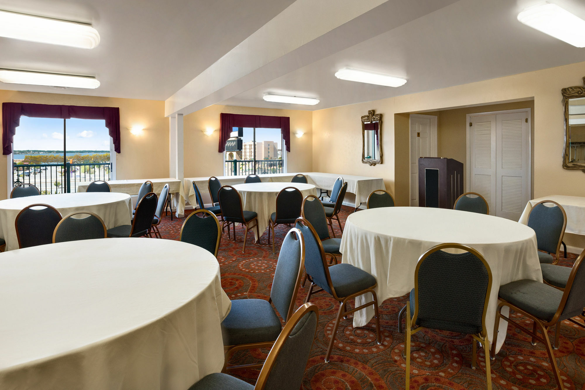 Days Inn By Wyndham Ocean City Oceanfront Exterior photo